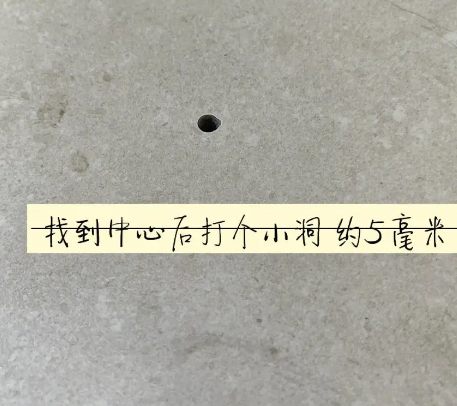 乌恰瓷砖空鼓维修公司专业解答在瓷砖铺贴过程中，如果砂料搅拌不均匀，将会带来以下问题