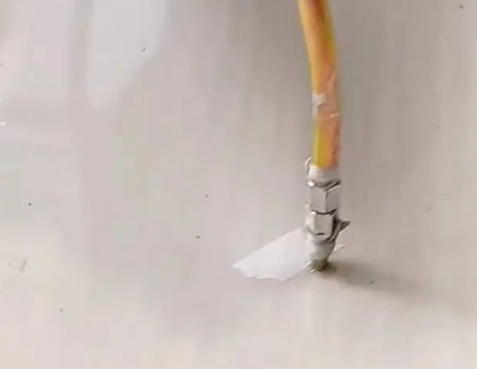 乌恰瓷砖空鼓维修公司专业解答在瓷砖铺贴过程中，如果使用的砂料过粗（如全部使用了粗砂），可能会导致以下问题
