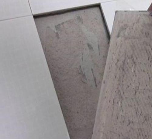 乌恰瓷砖空鼓维修公司分享瓷砖铺贴时如果打浆（即涂抹在瓷砖背面和基层上的砂浆或瓷砖胶）过少，会带来以下问题